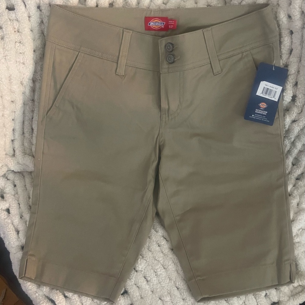 NWT Dickies Women's Khaki Bermuda Shorts Size 5/27